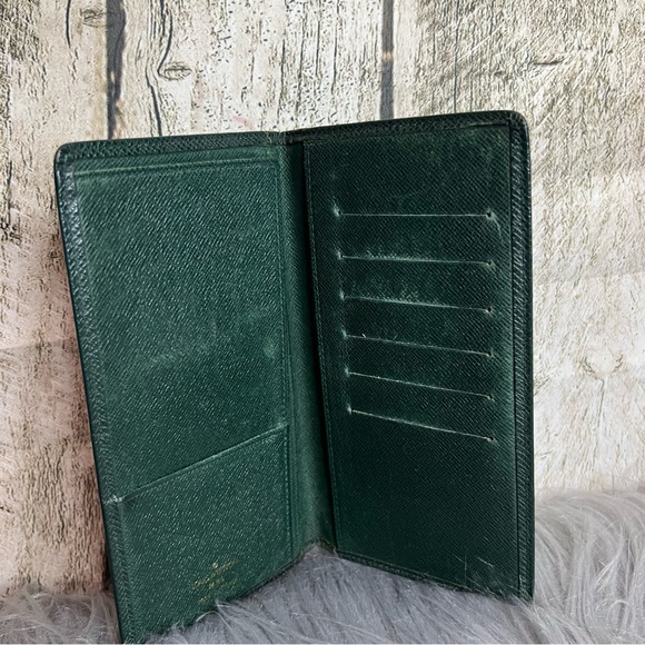 LOUIS VUITTON - taiga long wallet - Picture 7 of 11